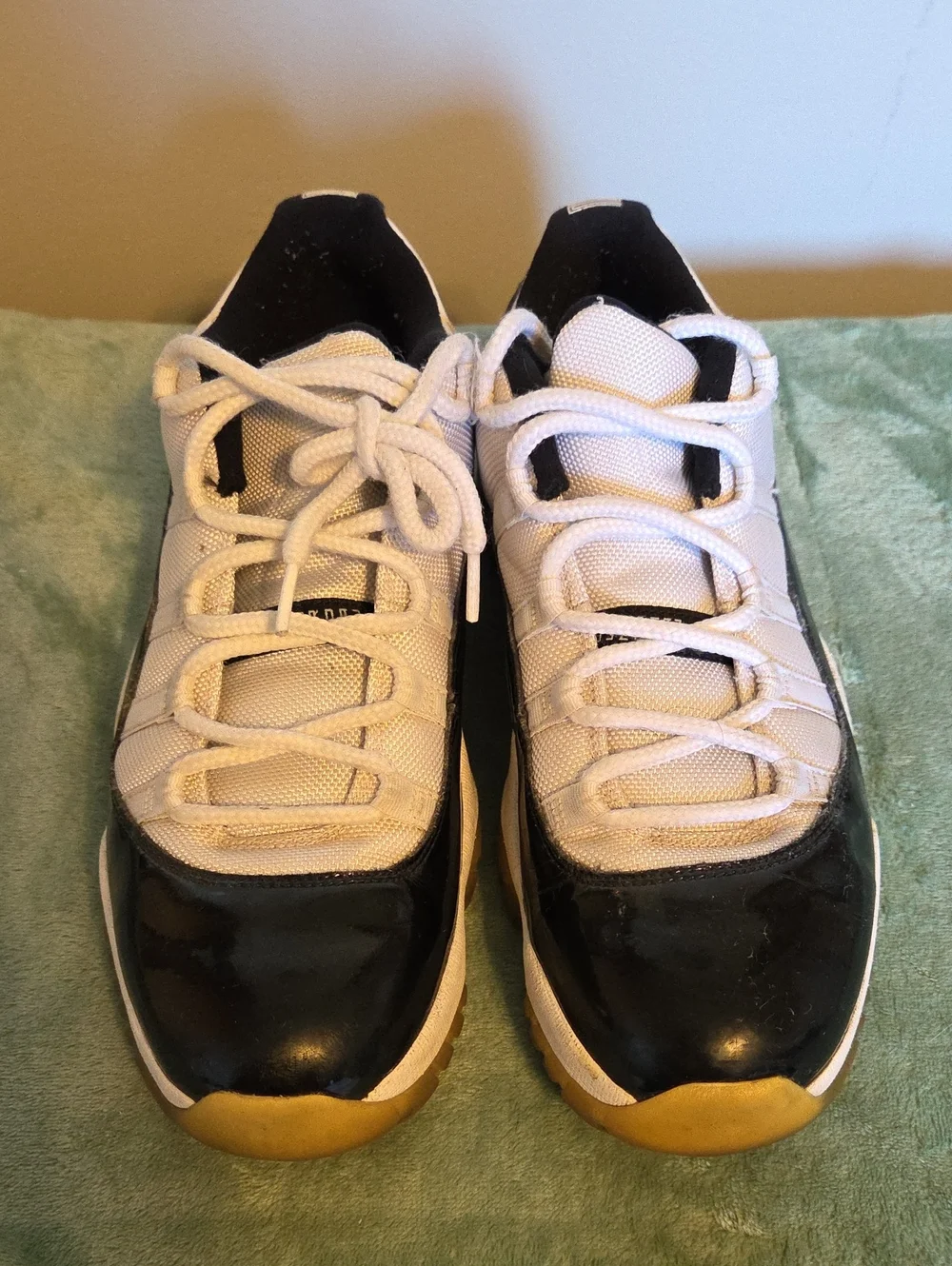 NIKE Air Jordan 11 Retro Low 
